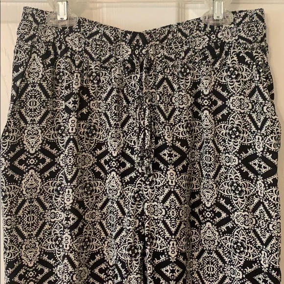 Patterned pants - Picture 2 of 3